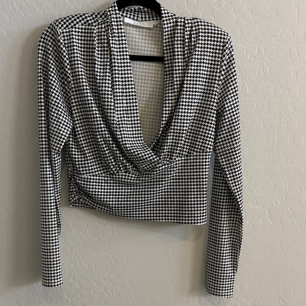 Astr Black and White Houndstooth Blouse size large